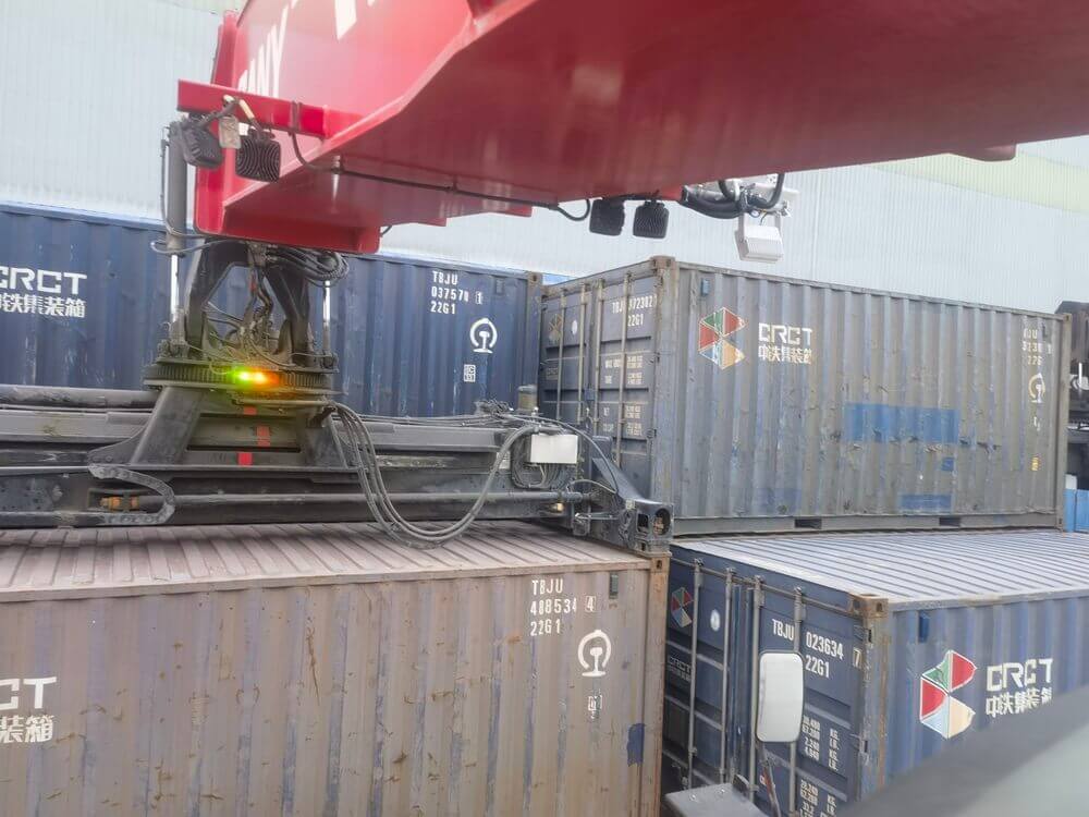 正面吊箱号识别系统如何精准识别箱号？关键技术全解析